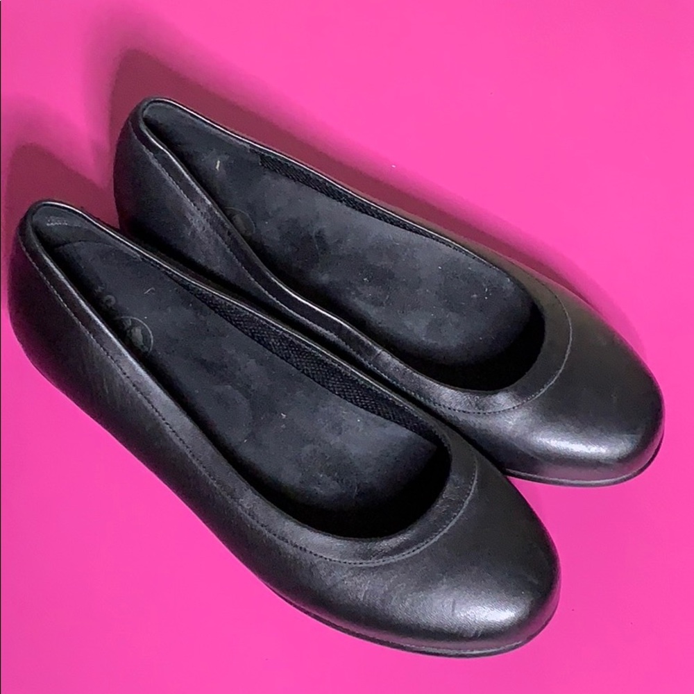Crocs Leather Flats Size 7.5